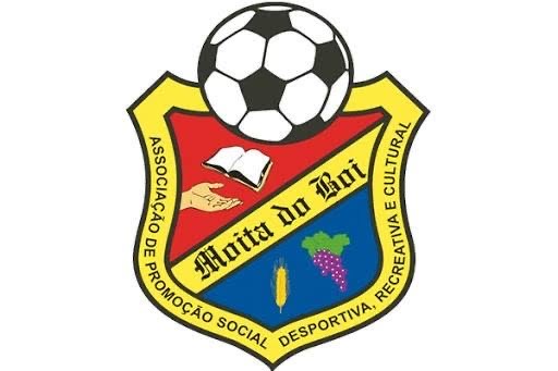 Emblema da Associação da Moita do Boi: um escudo amarelo e vermelho encimado por uma bola de futebol, com um livro aberto pousado sobre uma mão, uma espiga e um cacho de uvas, e o nome completo da associação a toda a volta.